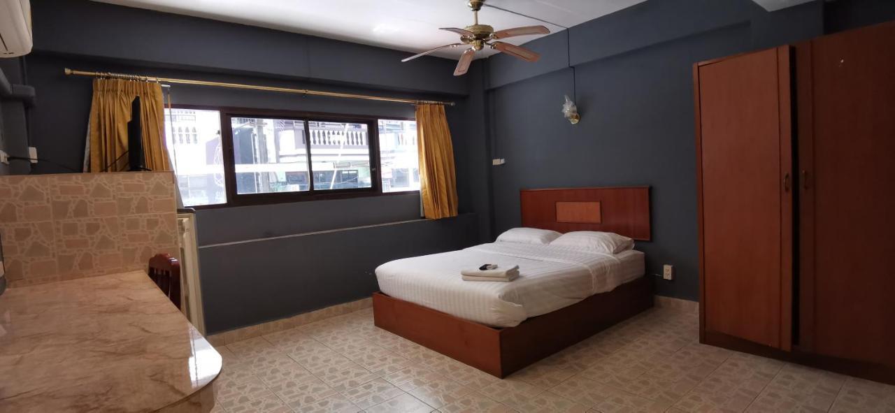 Jellyfish Hostel Pantai Jomtien Bagian luar foto