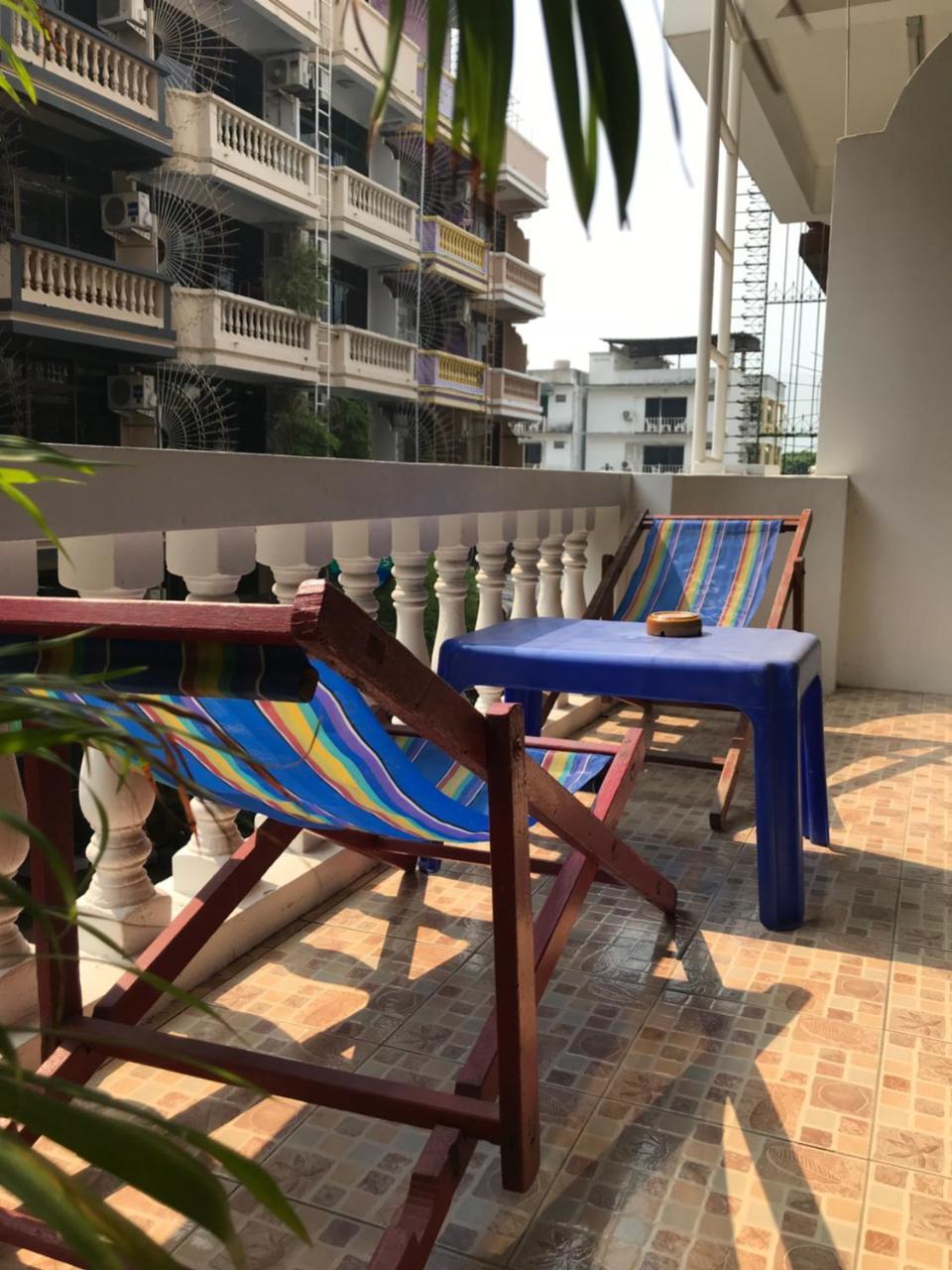 Jellyfish Hostel Pantai Jomtien Bagian luar foto