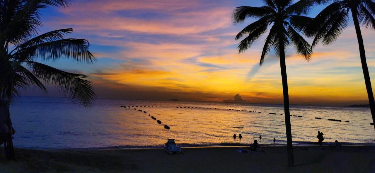 Jellyfish Hostel Pantai Jomtien Bagian luar foto