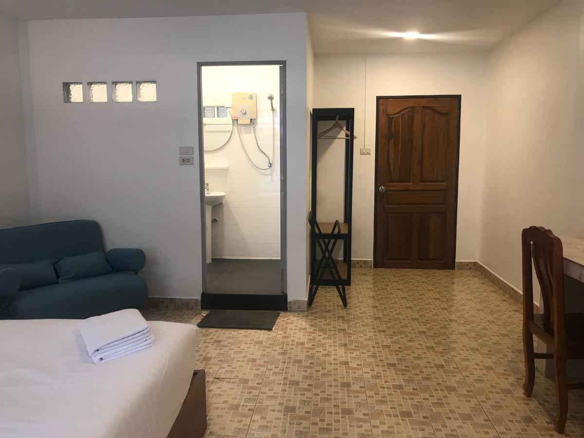 Jellyfish Hostel Pantai Jomtien Bagian luar foto