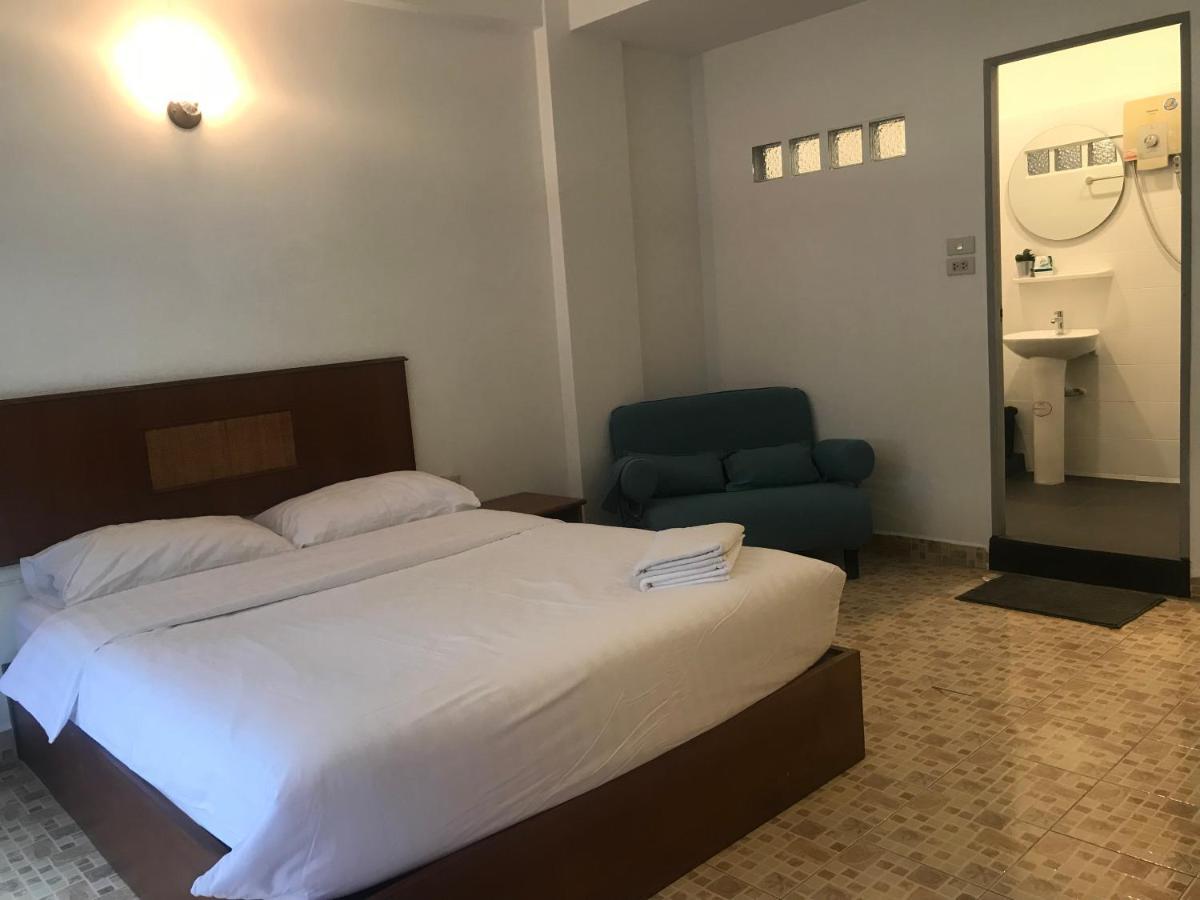 Jellyfish Hostel Pantai Jomtien Bagian luar foto